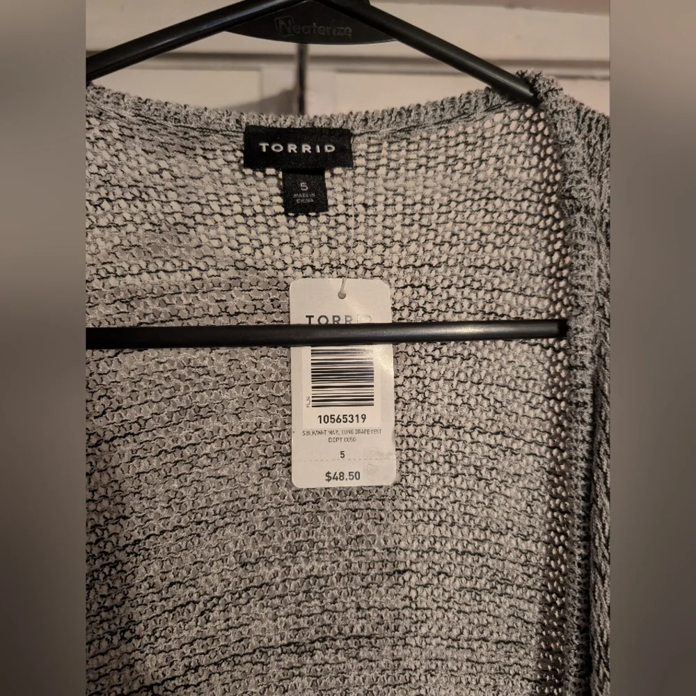 NWT Torrid Sleeveless Cardigan - Picture 3 of 6
